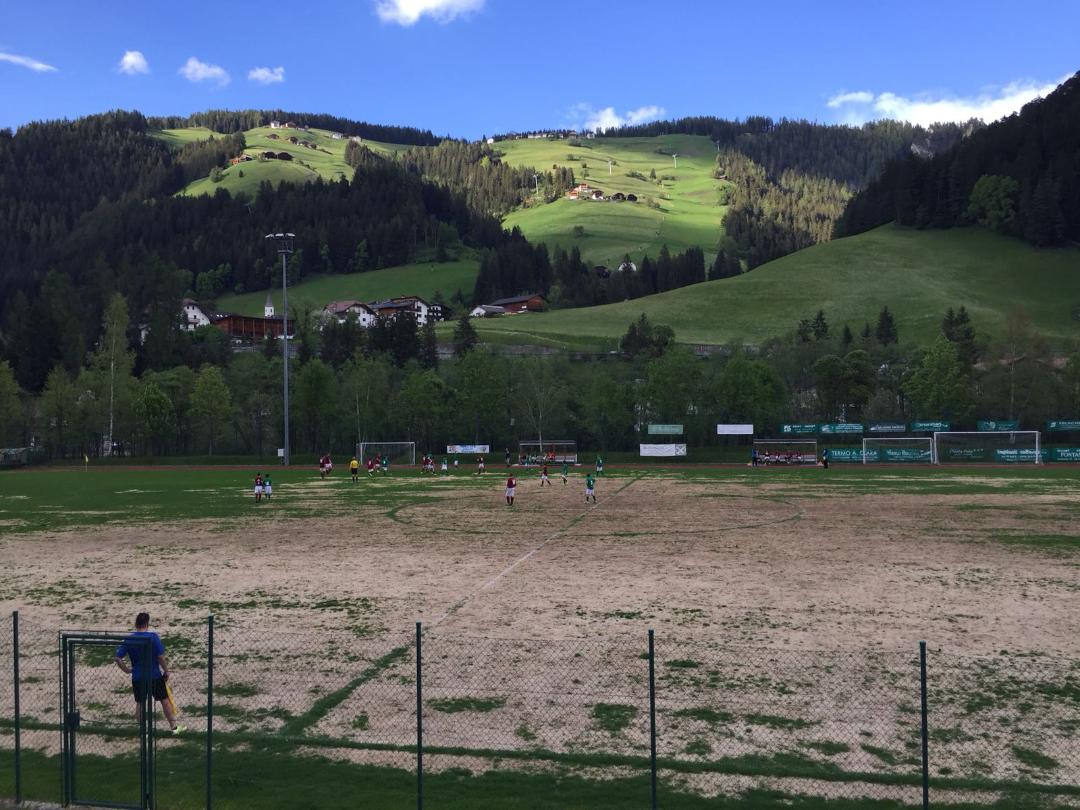 2018 05 Fussballplatz Val Badia